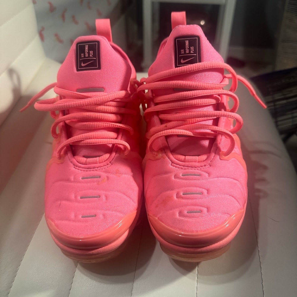 Nike Womens Vibrant Pink Sneakers